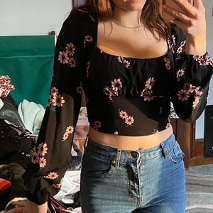 Puffy sleeve black and flower shirt